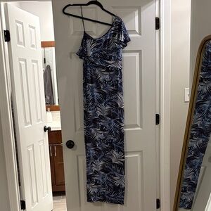 A PEA IN THE POD MATERNITY TROPICAL BLUE & WHITE MAXI DRESS